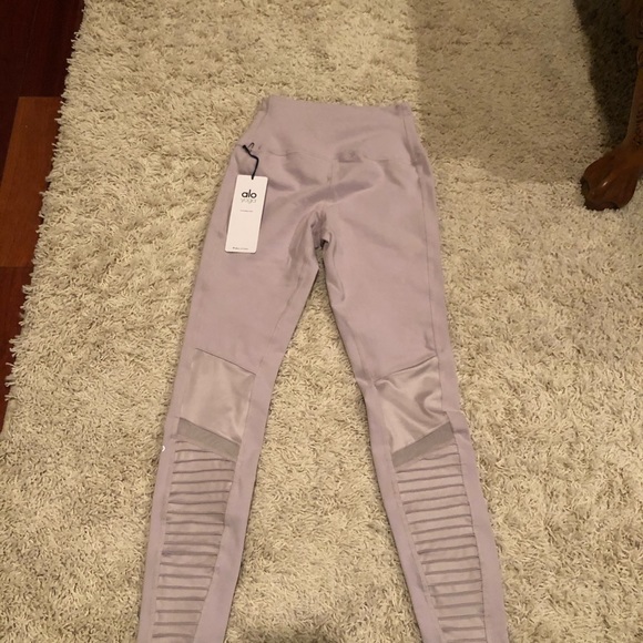 Alo Yoga High Waist Moto Legging Lavender Cloud - Picture 4 of 8